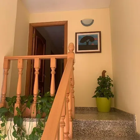 Agradable Casa De Piedra Con Aparcamiento Y Jardin Pontevedra