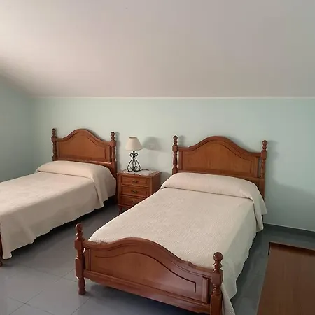 Agradable Casa De Piedra Con Aparcamiento Y Jardin * Pontevedra
